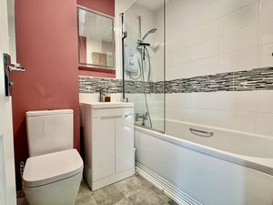 Family Bathroom- click for photo gallery
